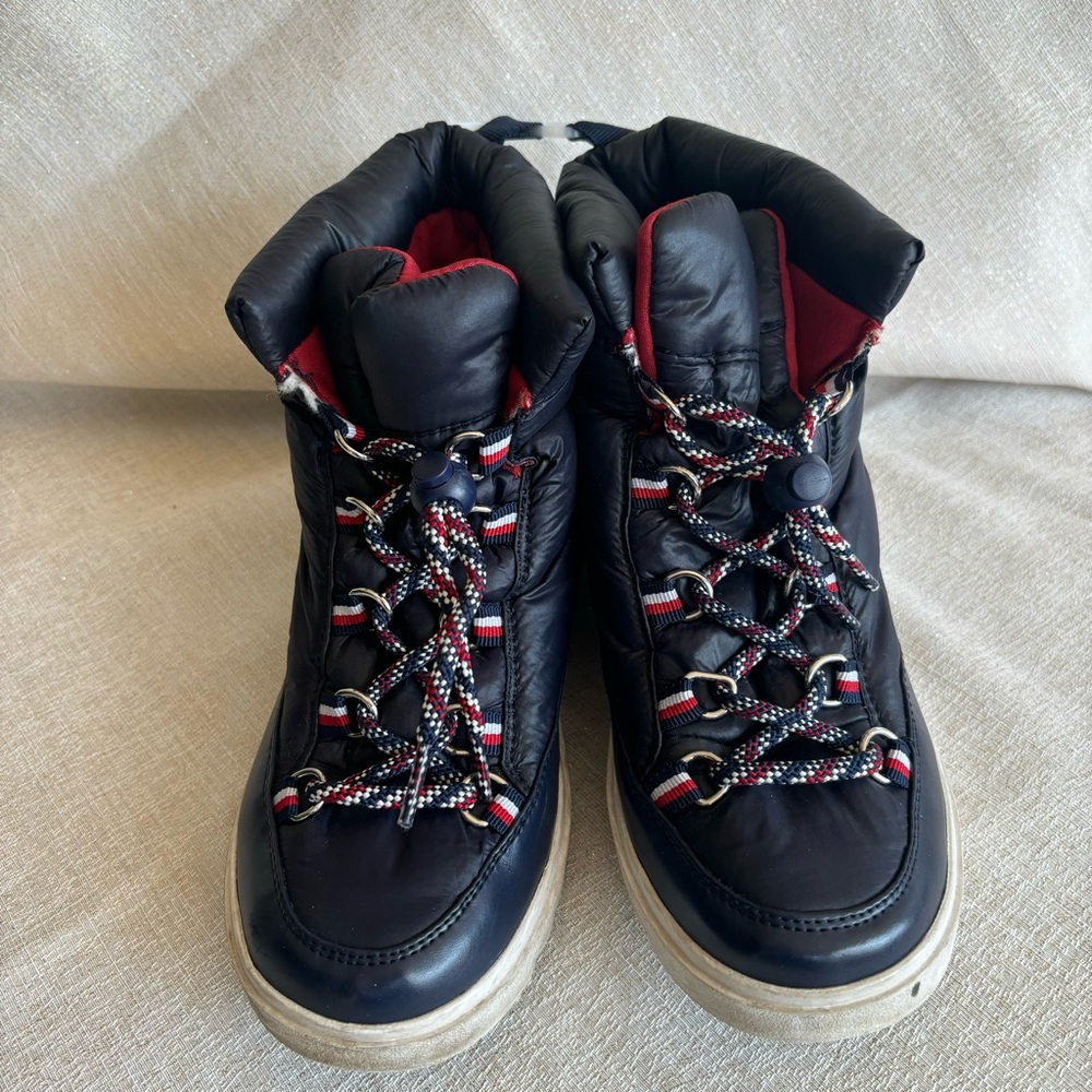 Tommy Hilfiger Saymina Women's Puffy Lace-up Booties size 7 1/2